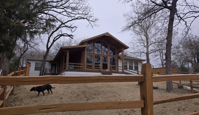 3-bedroom cozy relaxing home in Gun Barrel City with lots of amenities!