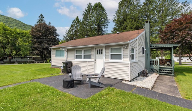 3-bedroom Creekside Mountain Retreat in Waterville