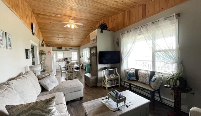 3 Bedroom Darnley Beach House, Close To Sandy North Shore Beaches