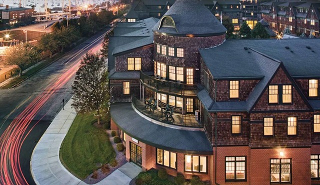 3 Bedroom Deluxe Condo, Sleeps 8, in Downtown Newport, Long Wharf Resort!