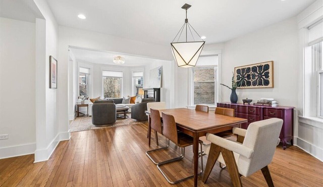 3-bedroom designer house in Chicago with space to relax