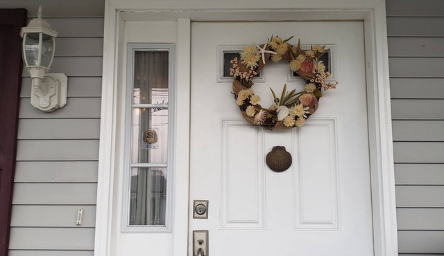 3 bedroom down the street from the Bay