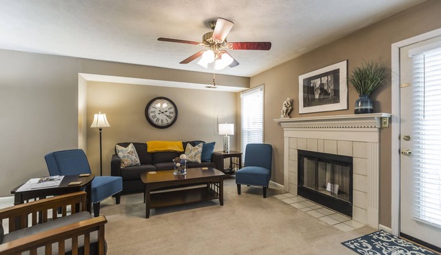 3 Bedroom Downtown Townhouse, Close to All!