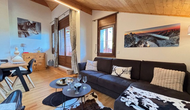 3-bedroom duplex at the foot of the slopes with pool and parking