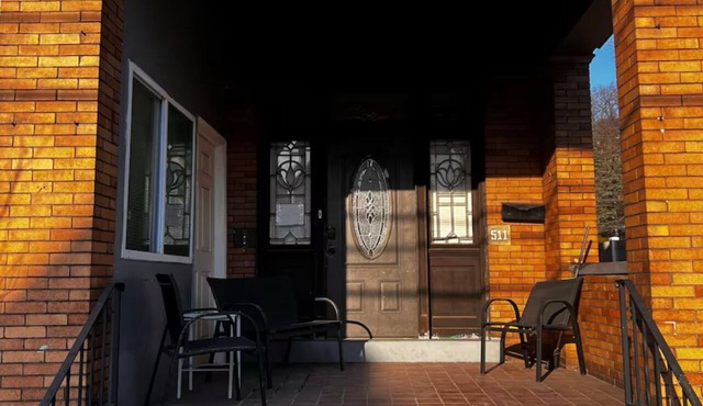 3-bedroom duplex minutes to downtown