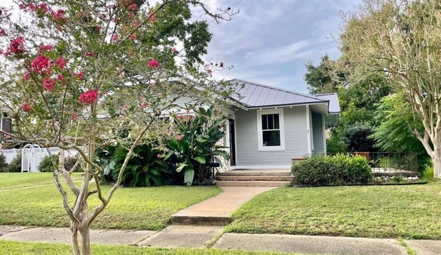 3 bedroom East Hill home 1 block from Bayview Park