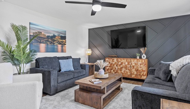 3 Bedroom Edgebrook Ranch Escape