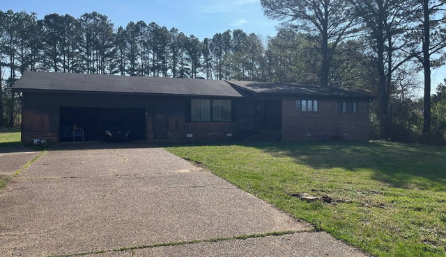 3-bedroom Edwards Cozy House with AC. 8 minutes away from University Tn-Martin