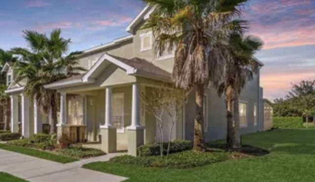 3-bedroom en suites townhome in welcoming Clermont with splash pool