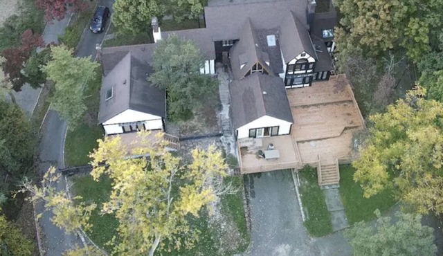 3 Bedroom English Country Suite With Pool and Soaking Tub by NYC train.