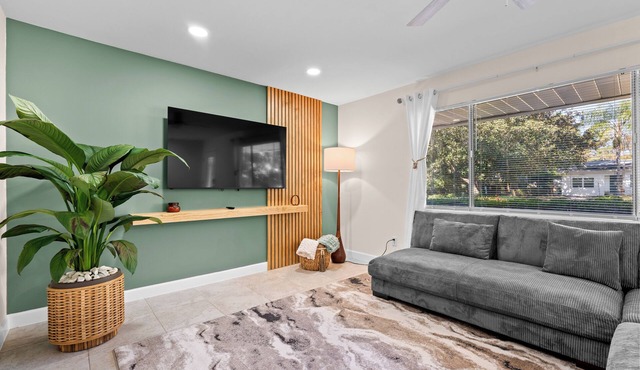 3-bedroom entire house with pool near UF and Santa Fe College.