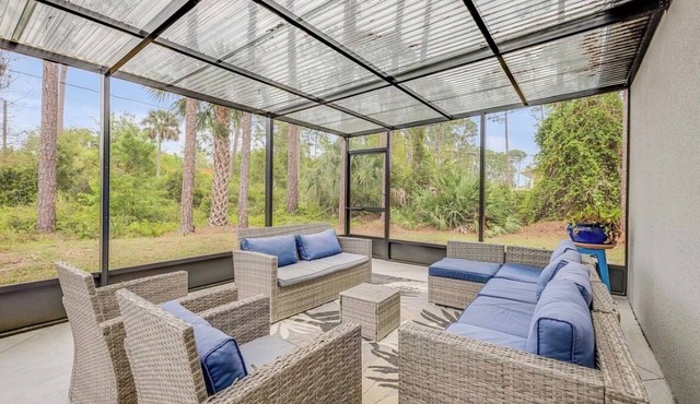 3-Bedroom Escape By The Sea with AC and Beautiful Private Covered Lanai