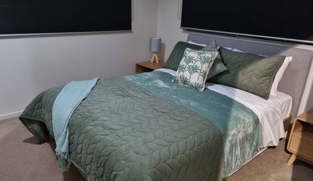 3 bedroom executive apartment on Ross River ideal for business or family holiday