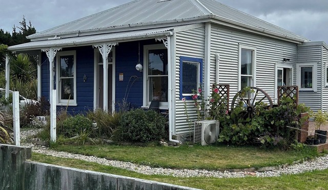 3-Bedroom Family Cottage with Stunning Rural Views in The Catlins