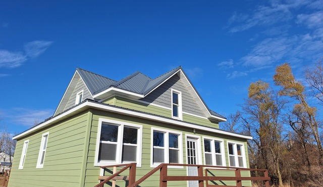 3-bedroom family-friendly farmhouse in meadow close to Sioux Falls