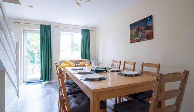 3 Bedroom family home | Parking | Garden - Pass the Keys