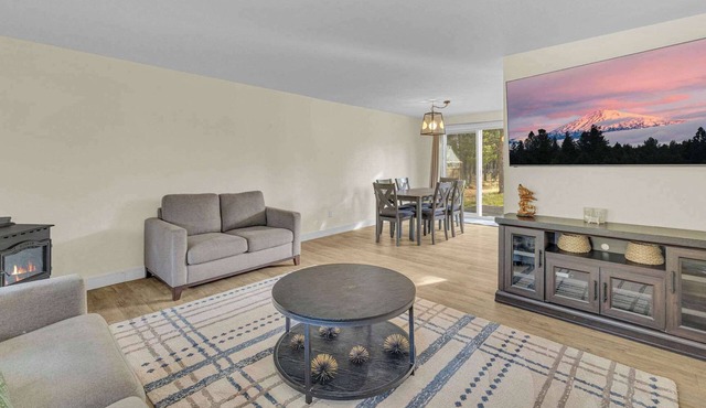 3 Bedroom family home near Sunriver. AC, PF, HT