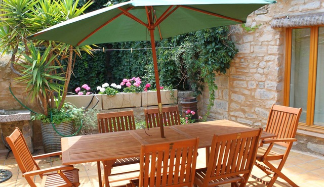 3 bedroom family house in old quarter of CESSERAS in the Minervois