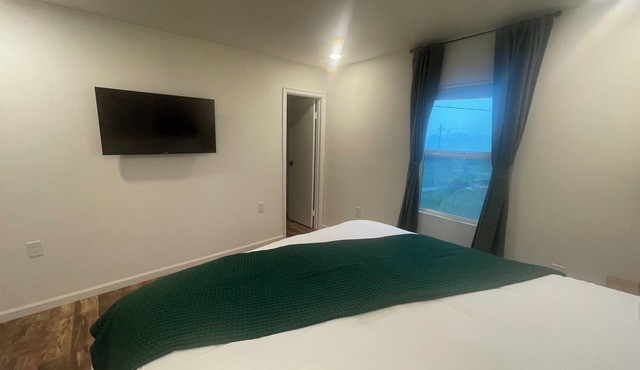 3-bedroom farmhouse near Lodi Winery’s and Camanche Lake