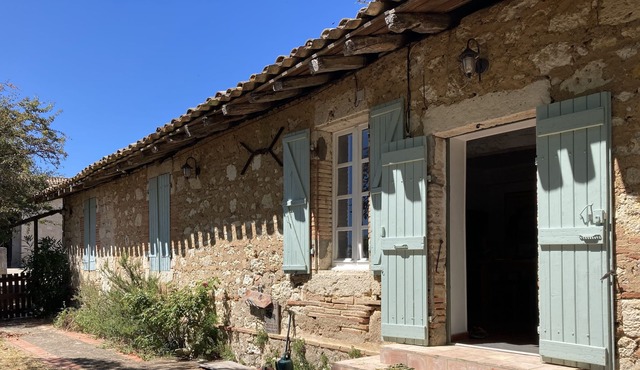 3 bedroom farmhouse with 2 mezzanine bedrooms, large garden with pool