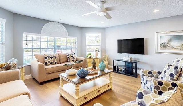 3-bedroom FIRST FLOOR condo in Kissimmee with AC, fully remodeled and more