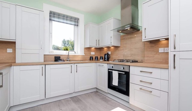 3 Bedroom Flat - Free Parking