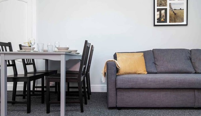 3 Bedroom Flat - Free Parking