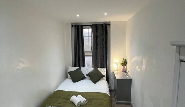 3-Bedroom Flat Next to Euston Station – Central London Location