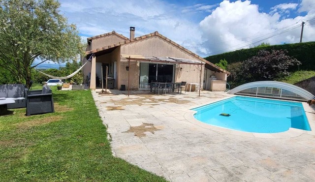 3-bedroom house with pool