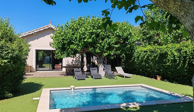 3 bedroom house with pool 10min from Cassis