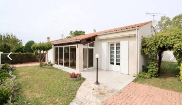 3 bedroom villa on one level 250 m from the beach!