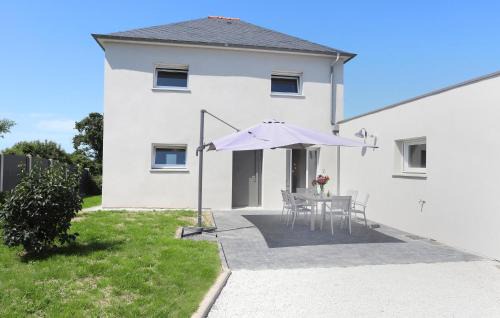3 Bedroom Awesome Home In Saint-Méloir-Des-Ondes