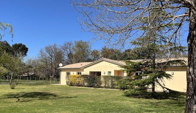 3 bedroom private vacation home in saint-vivien-de-mã©doc