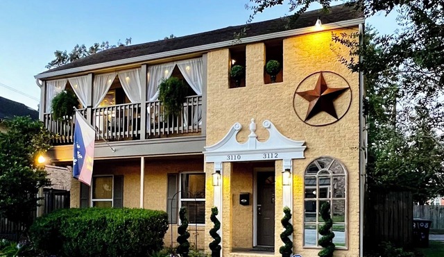 3 Bedroom, Free gated parking, 5-10 Mins.From ALL!