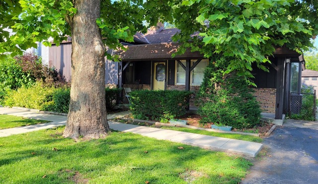 3-bedroom, fully-furnished home in the country w/enclosed backyard