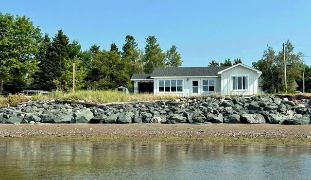 3 Bedroom Fully Furnished Cottage on Miramichi Bay