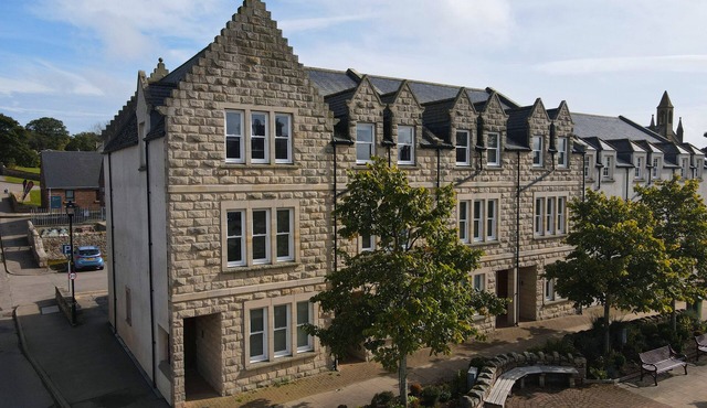 3-bedroom, fully furnished townhouse overlooking the historic Dornoch Square.