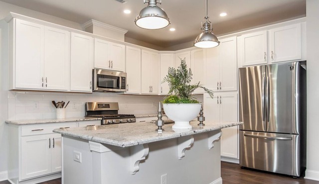 3 Bedroom Fully Furnished House With Easy Access to Durham, Raleigh & Cary