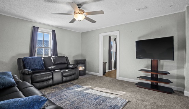 3 Bedroom Fully Remodeled and Centrally Located!