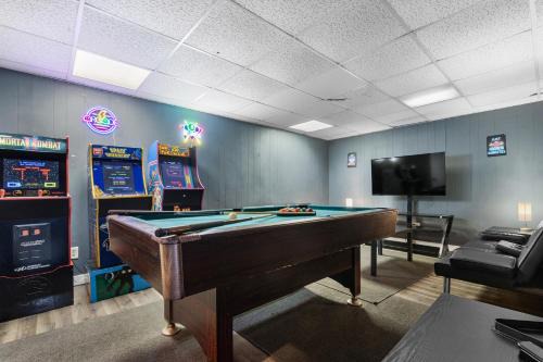 3 Bedroom Game House with Pool Table and Arcades