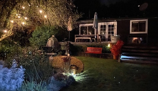 3 bedroom Garden Cottage surrounded by delightful garden - Pets welcome