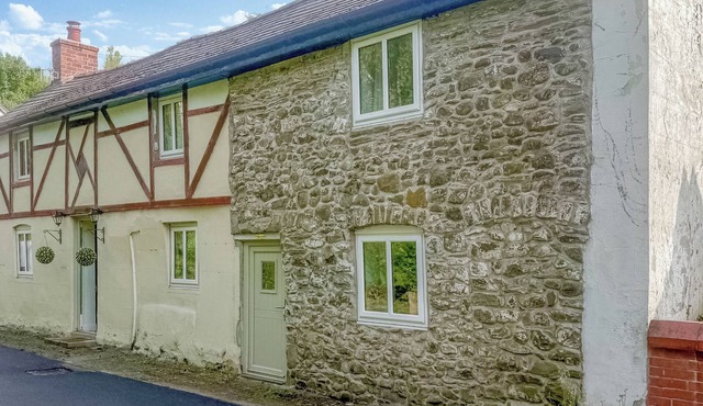 3 bedroom accommodation in Llanfair Caereinion