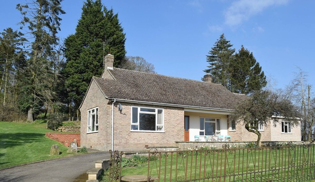 3 bedroom accommodation in near Chipping Warden