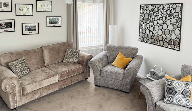 3 bedroom accommodation in Blaydon Burn, near Newcastle upon Tyne