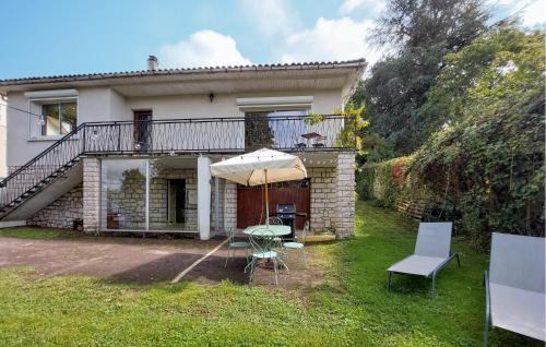 3 Bedroom Gorgeous Apartment In Confolens