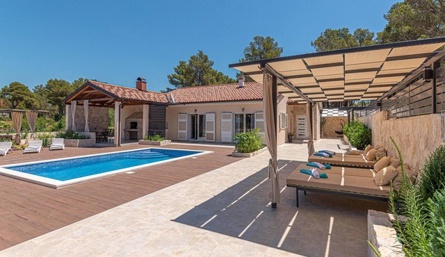3 bedroom gorgeous home in Jadrtovac