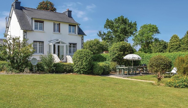 3 bedroom gorgeous home in Plouaret