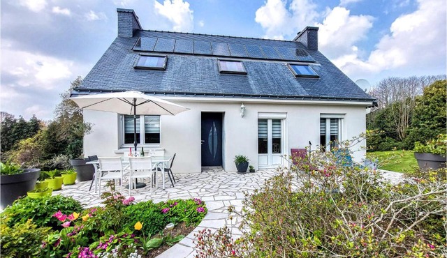 3 Bedroom Gorgeous Home In Plouay