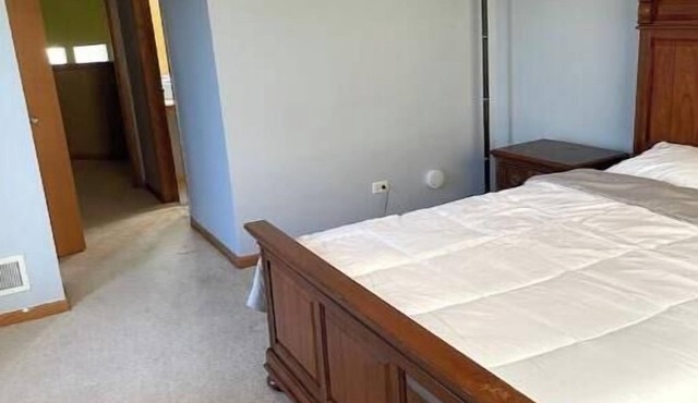 3-bedroom gorgeous townhome in fabulous Romeoville