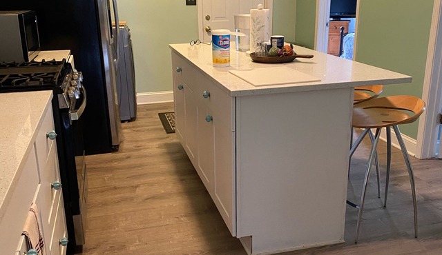 3 bedroom- Great Location-Close to Transportation & Downtown